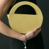 Borsa gialla Edda Mini con Bracciate in catena e perla freshwater | Sofia Nardi